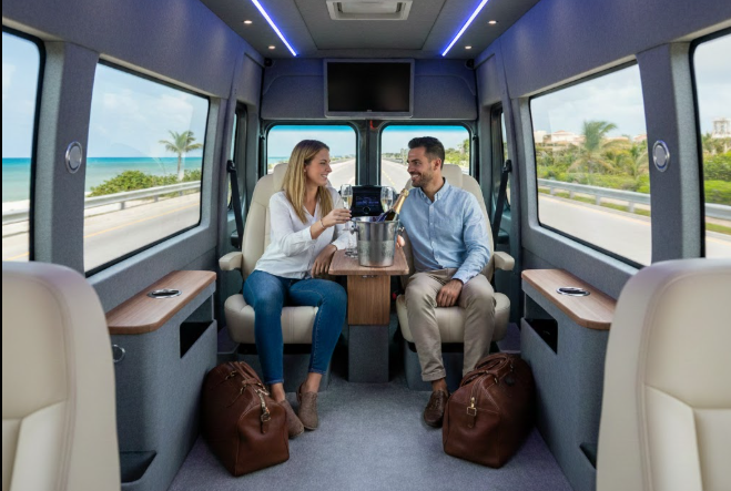 Camioneta negra lujo Playa Mujeres